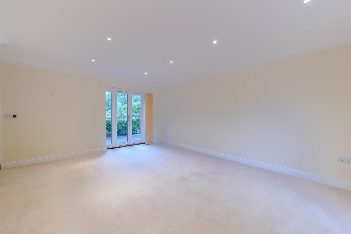 flat for sale in Bridge Park, Twyford, Reading, Berkshire, RG10