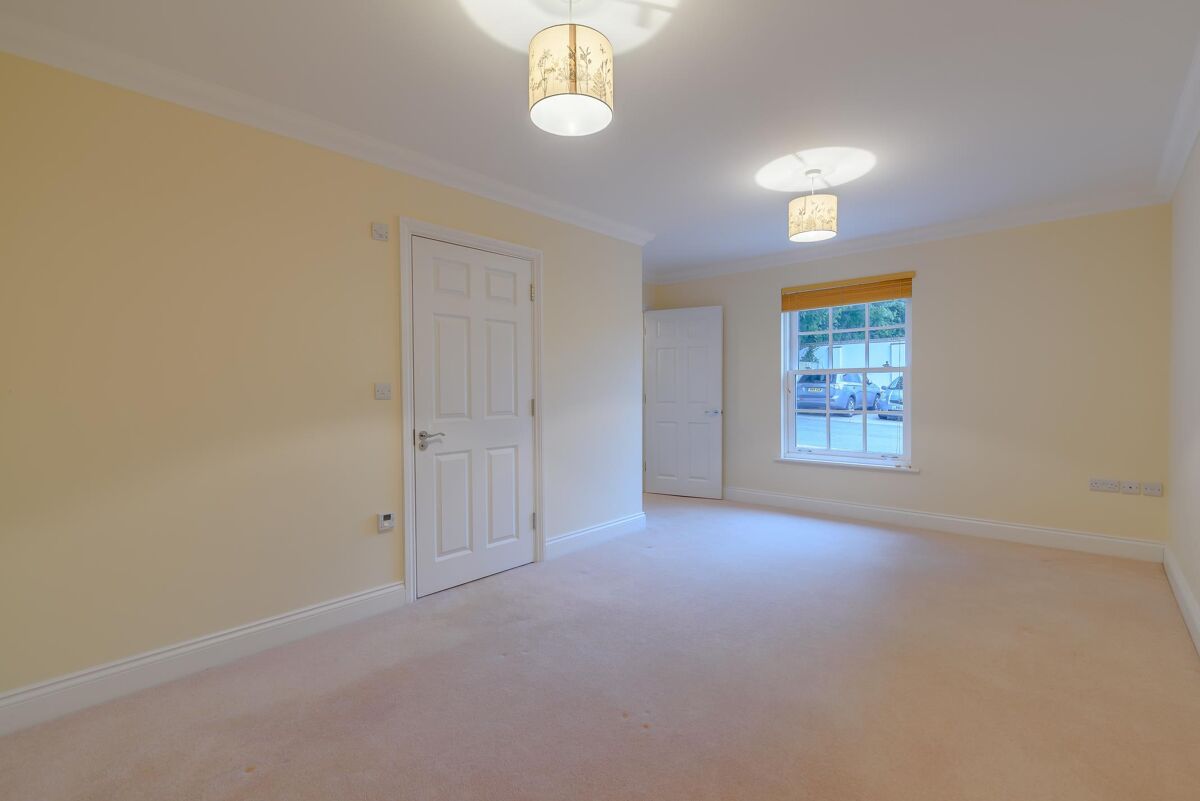 flat for sale in Bridge Park, Twyford, Reading, Berkshire, RG10