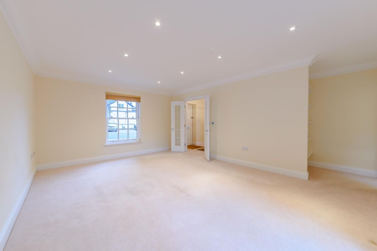 flat for sale in Bridge Park, Twyford, Reading, Berkshire, RG10