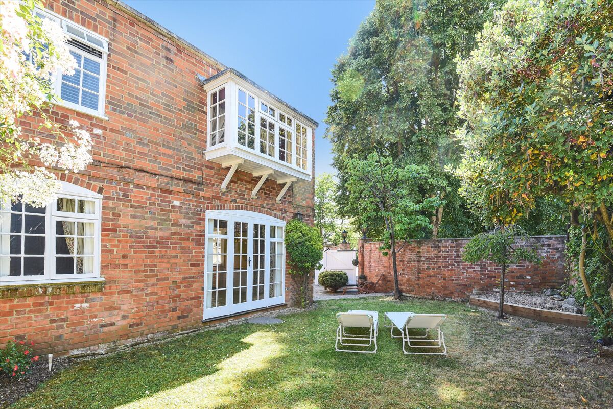 house for sale in High Street, Twyford, Reading, Berkshire, RG10