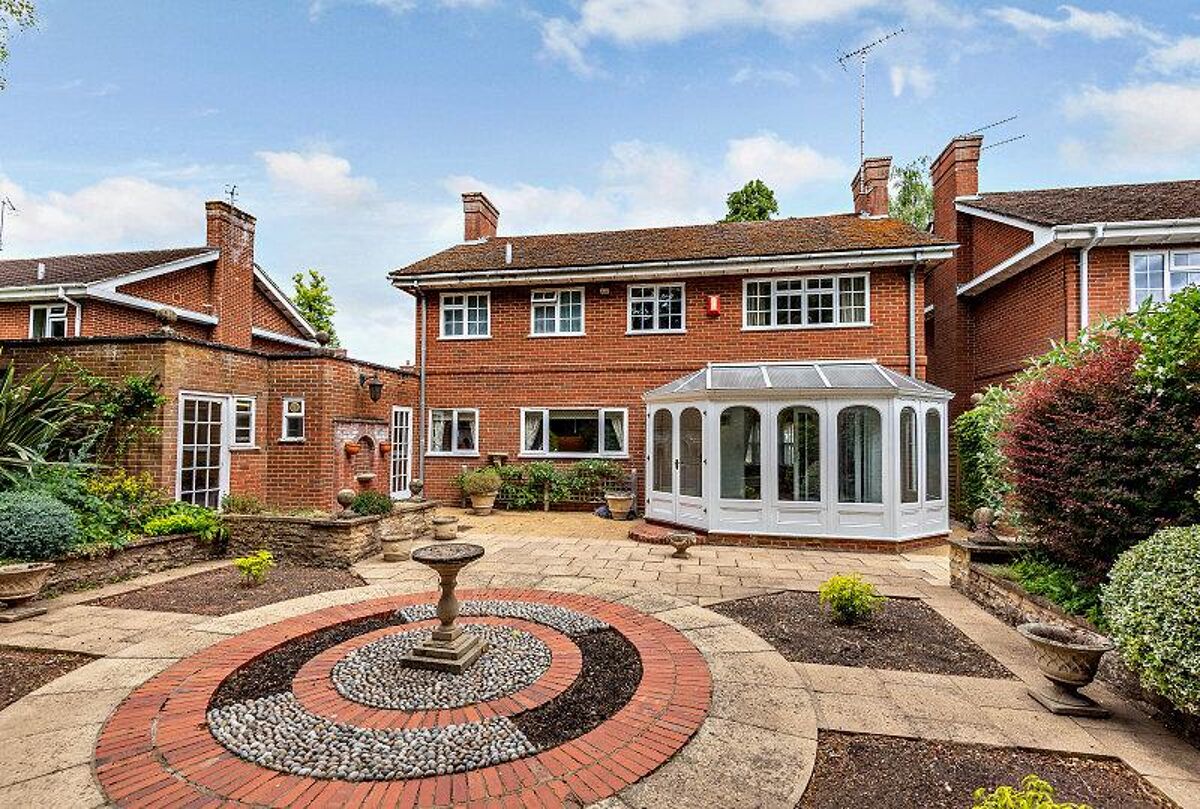 house for sale in Leicester Close, HenleyonThames, Oxfordshire, RG9 HOT012091619 Knight Frank