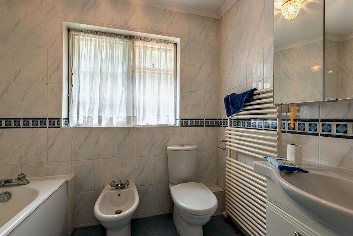 house for sale in Leicester Close, HenleyonThames, Oxfordshire, RG9 HOT012091619 Knight Frank