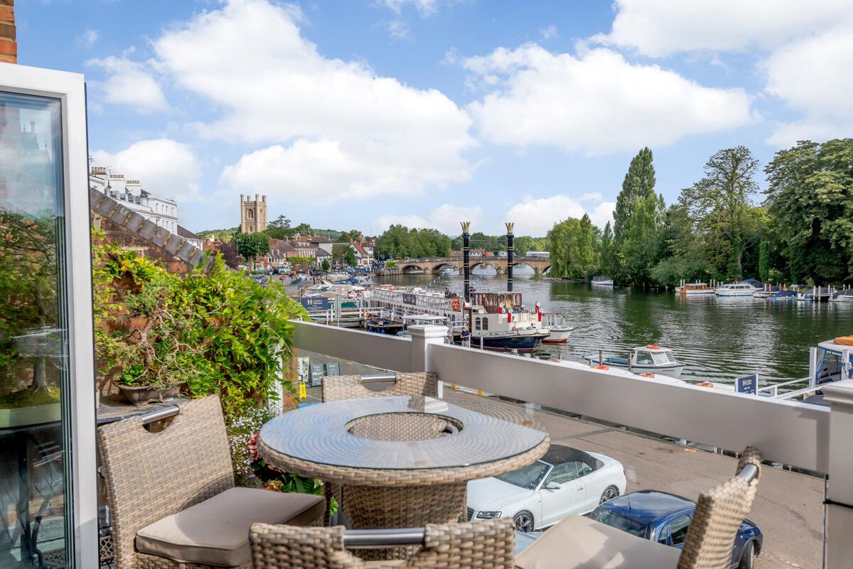 house for sale in Boathouse Reach, HenleyonThames, Oxfordshire, RG9 HOT012093596 Knight Frank house for sale in Boathouse Reach, HenleyonThames, Oxfordshire, RG9 HOT012093596 Knight Frank