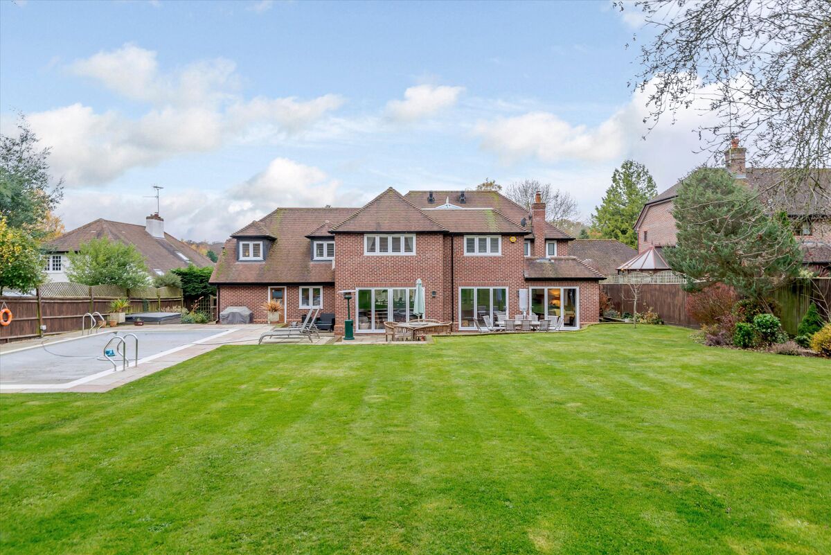 house for sale in Chiltern Road, Peppard Common, HenleyonThames