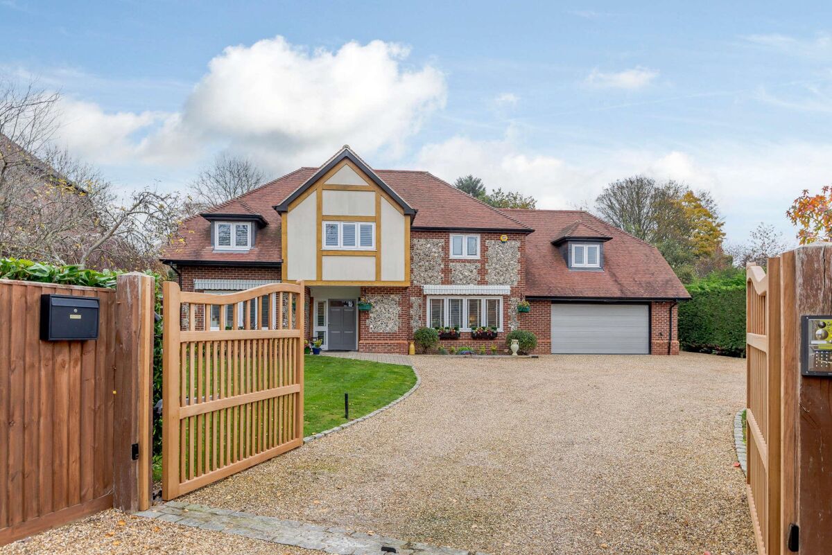 house for sale in Chiltern Road, Peppard Common, HenleyonThames
