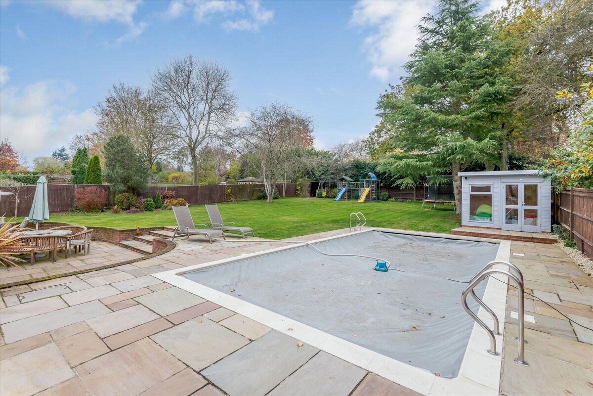 house for sale in Chiltern Road, Peppard Common, HenleyonThames