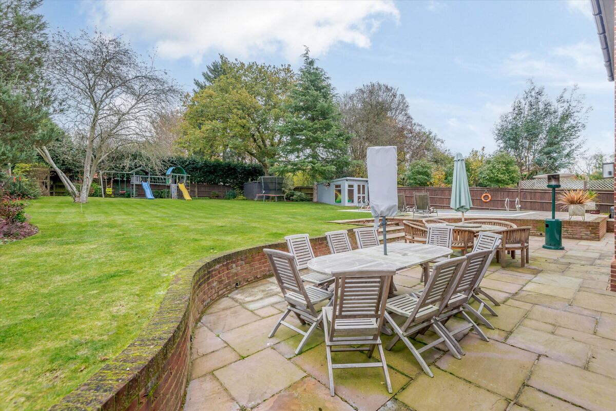 house for sale in Chiltern Road, Peppard Common, HenleyonThames