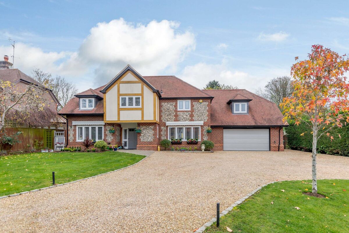 house for sale in Chiltern Road, Peppard Common, HenleyonThames