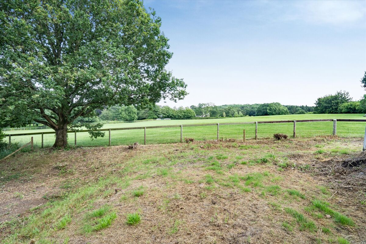 house for sale in Crazies Hill, Reading, Berkshire, RG10 HOT012137406