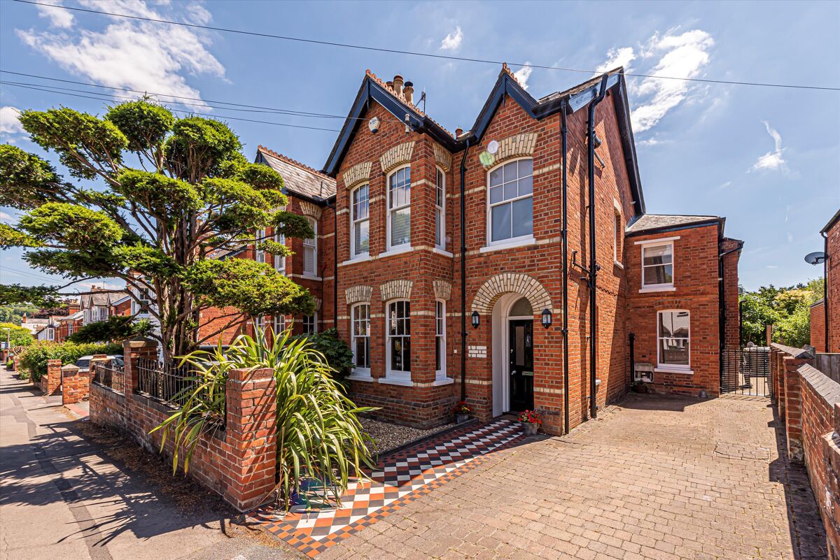 house for sale in Hamilton Avenue, HenleyonThames, RG9 HOT012221209