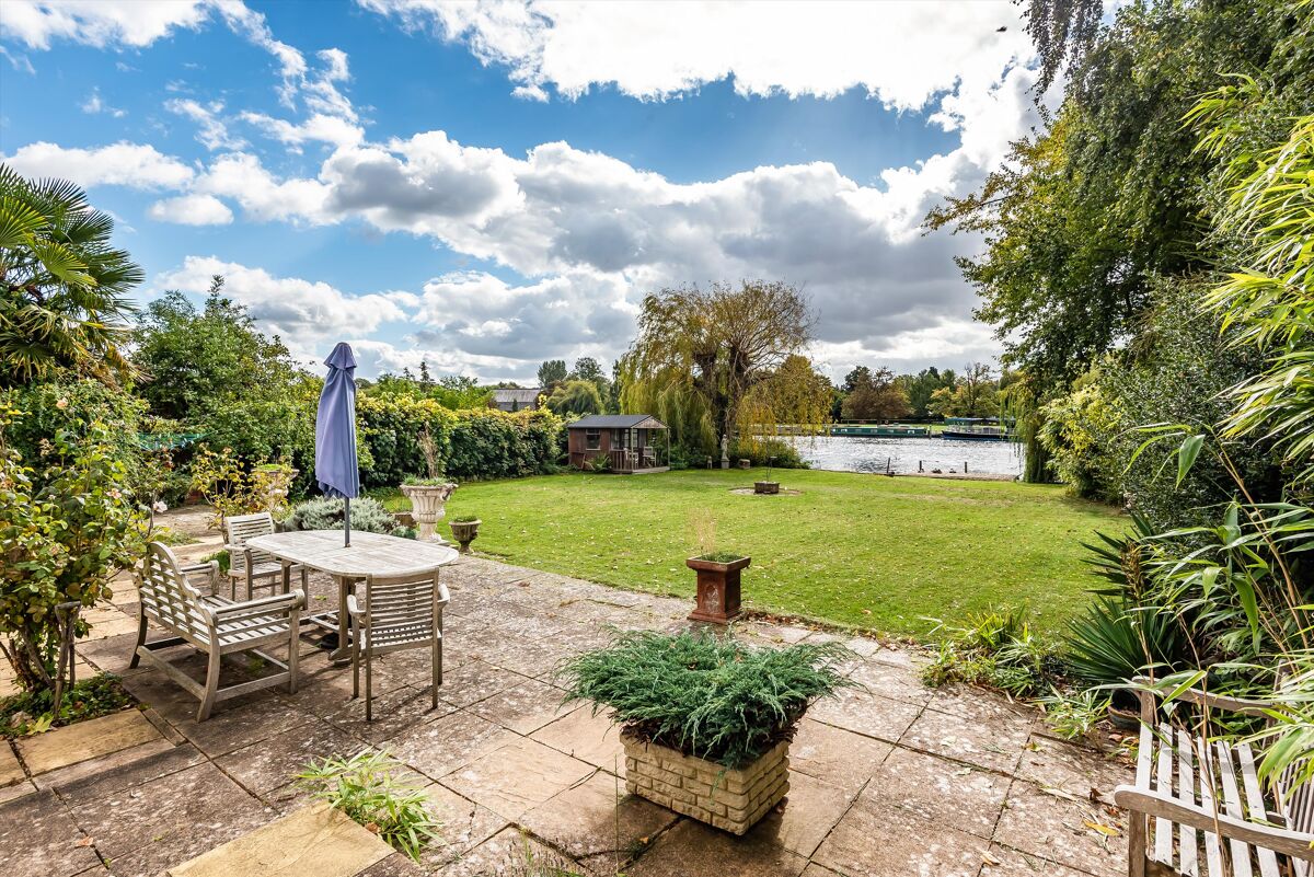 house for sale in Wargrave Road, HenleyonThames, Oxfordshire, RG9 HOT012224930 Knight Frank