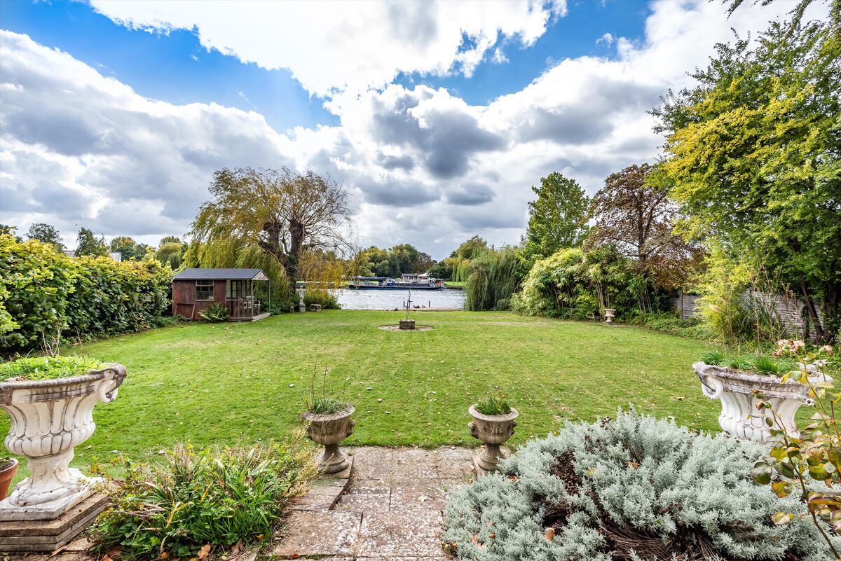 house for sale in Wargrave Road, HenleyonThames, Oxfordshire, RG9