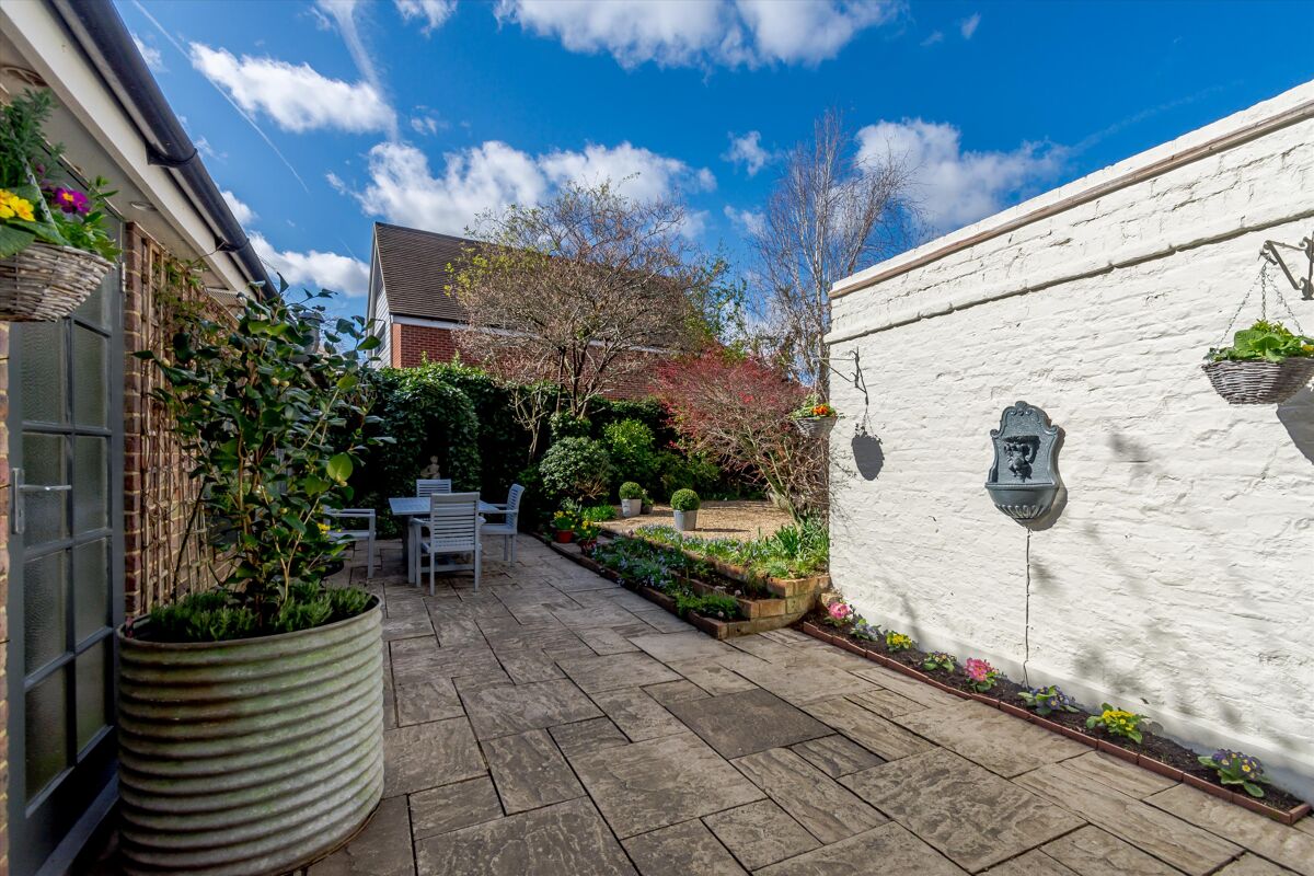 house for sale in Thameside, HenleyonThames, Oxfordshire, RG9