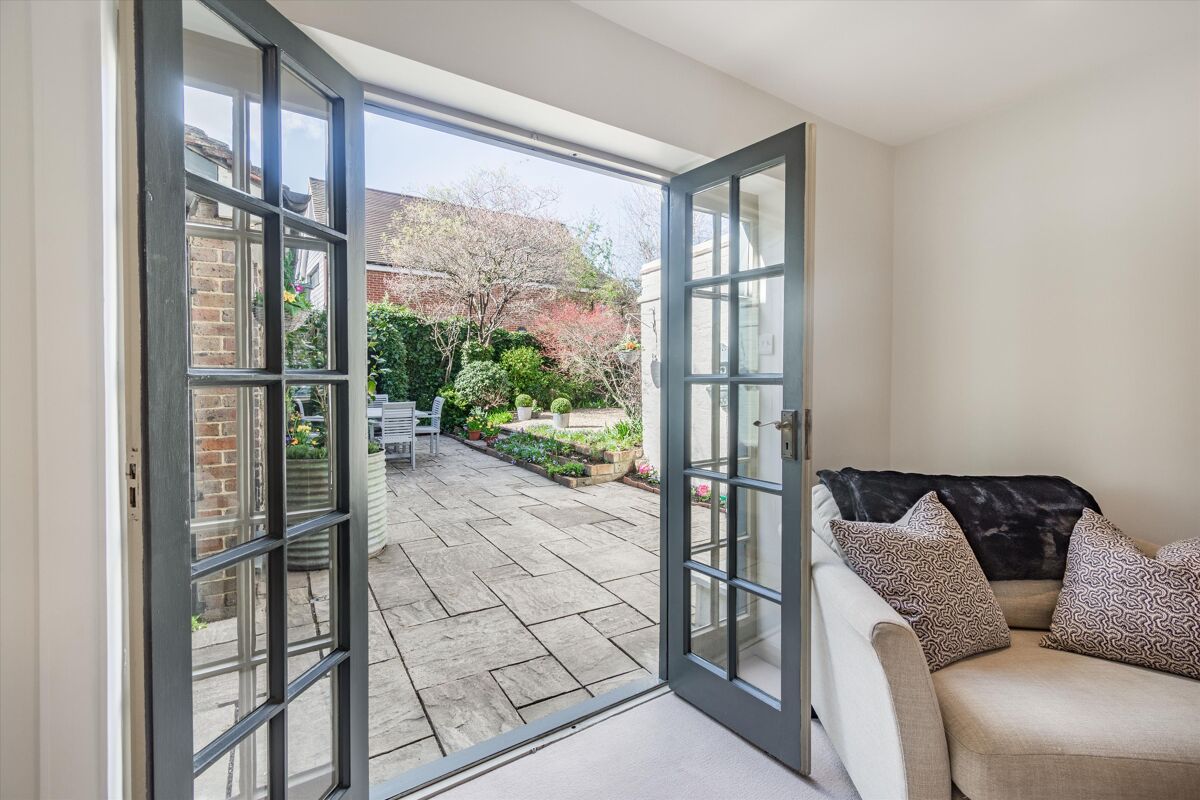 house for sale in Thameside, HenleyonThames, Oxfordshire, RG9