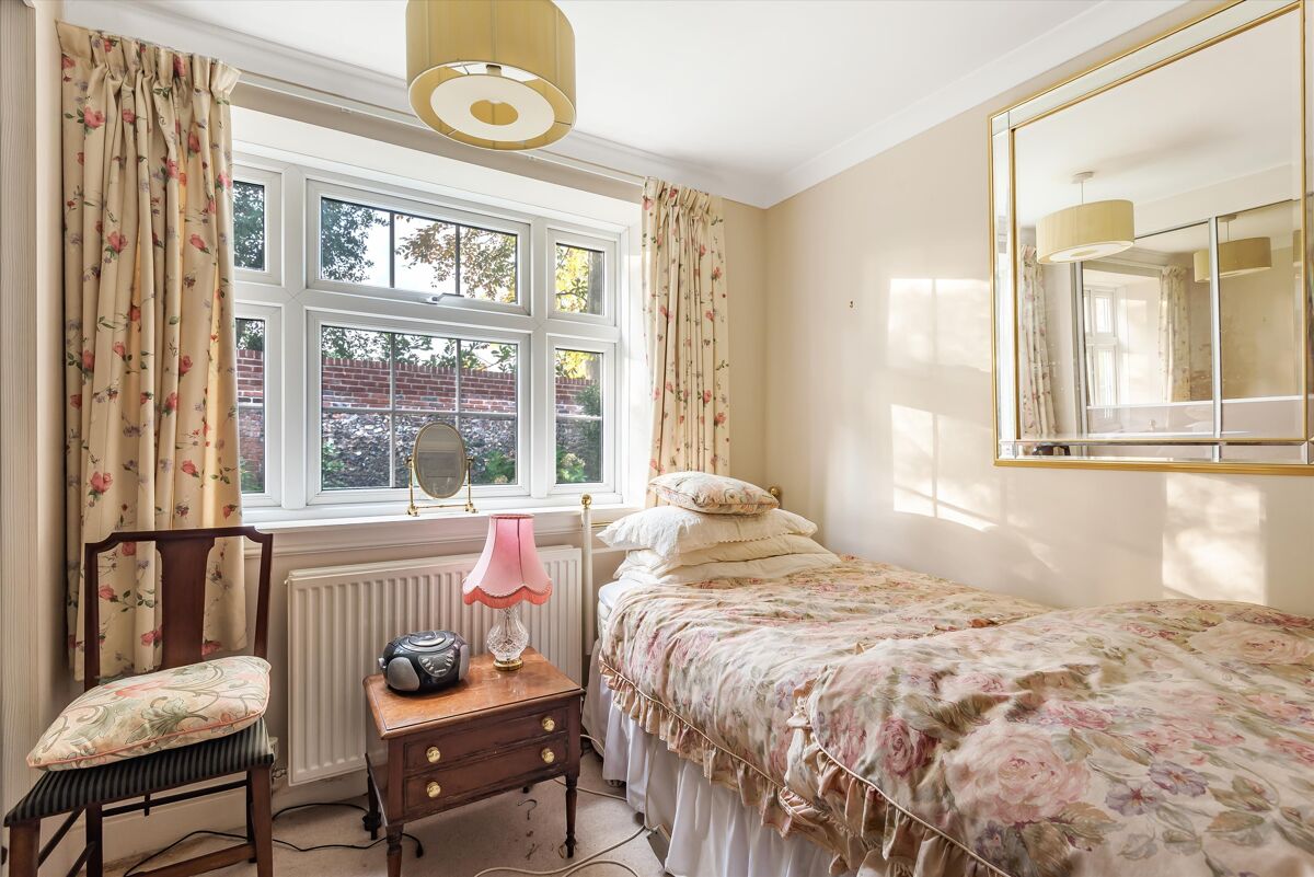 flat for sale in Phyllis Court Drive, HenleyonThames, Oxfordshire