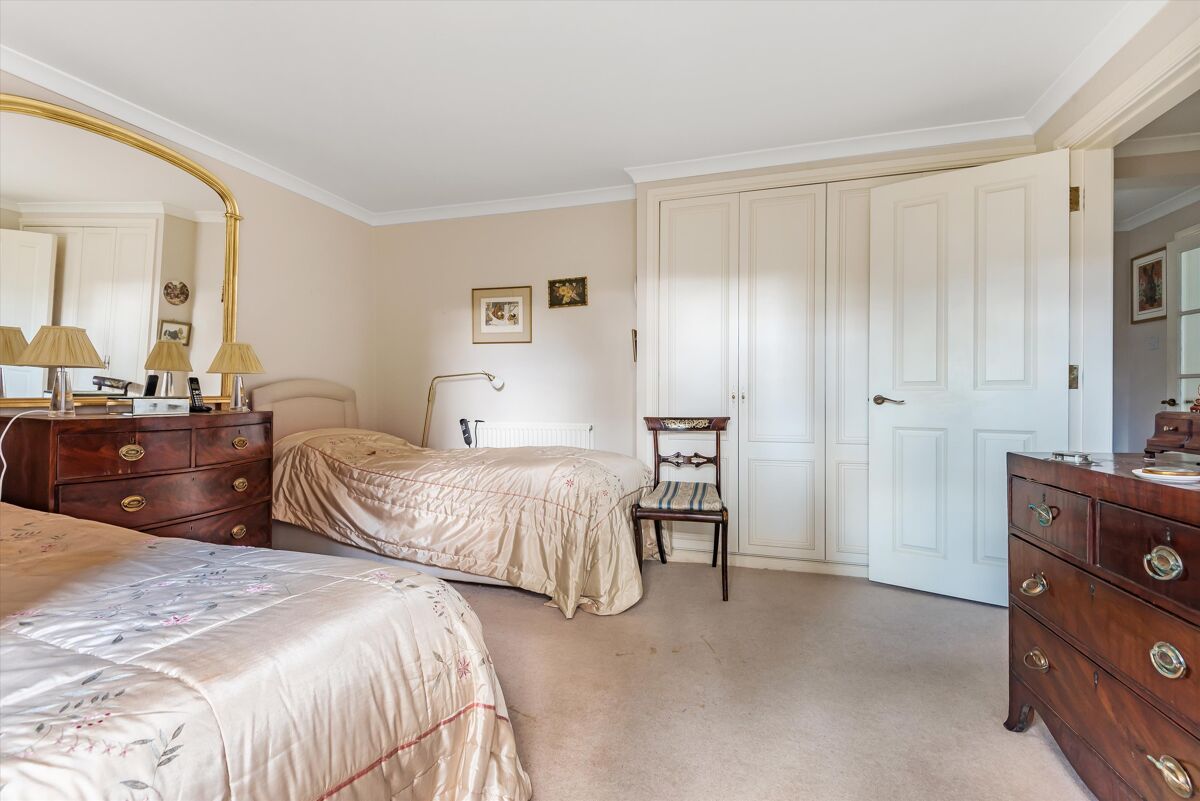 flat for sale in Phyllis Court Drive, HenleyonThames, Oxfordshire