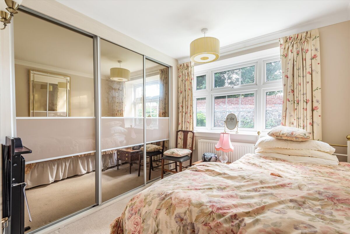 flat for sale in Phyllis Court Drive, HenleyonThames, Oxfordshire