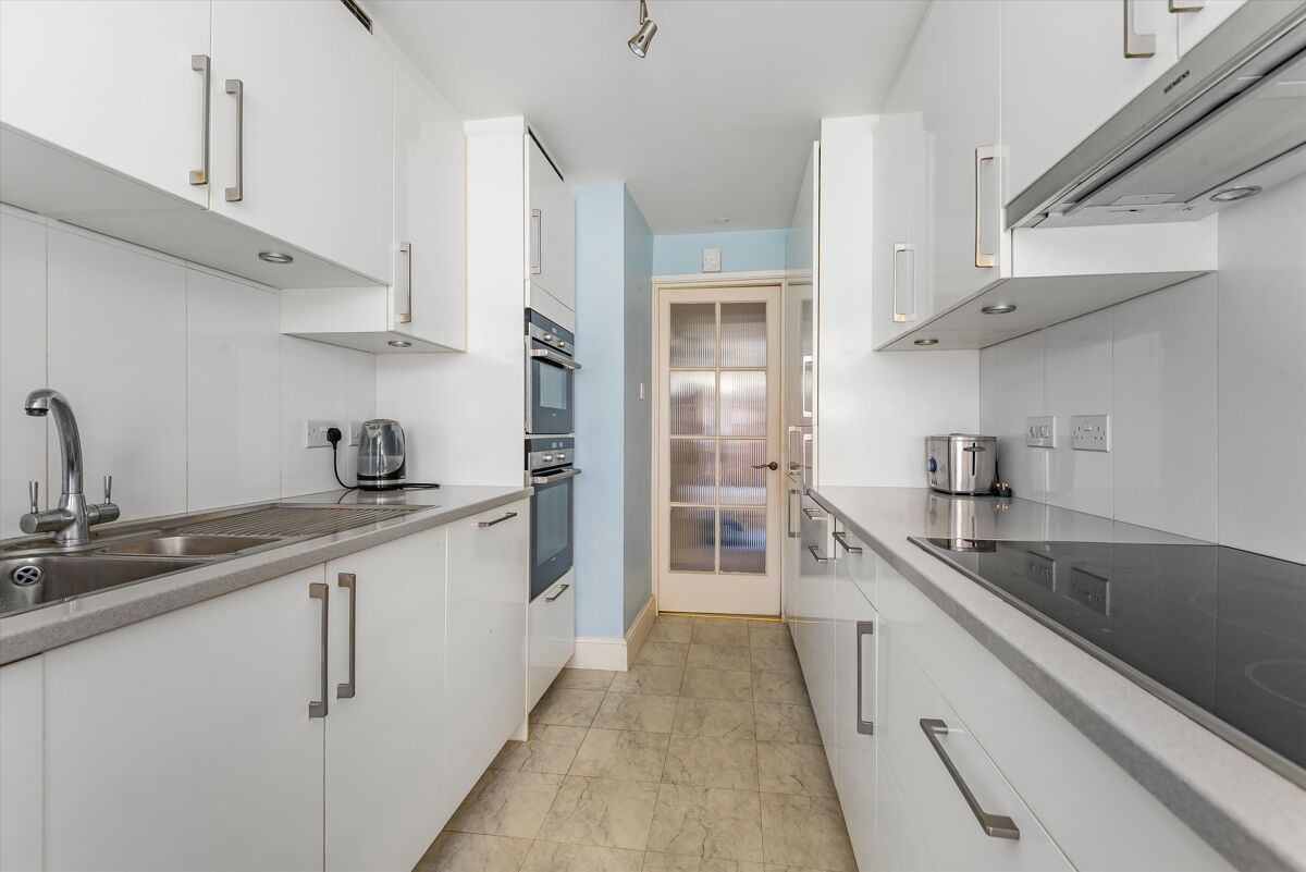 flat for sale in Phyllis Court Drive, HenleyonThames, Oxfordshire