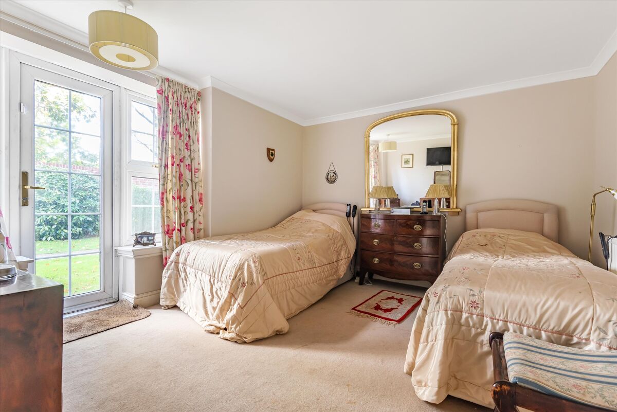 flat for sale in Phyllis Court Drive, HenleyonThames, Oxfordshire
