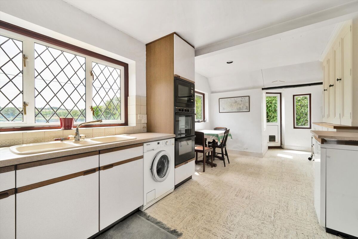 house for sale in Frogmill, Hurley, Maidenhead, Berkshire, SL6