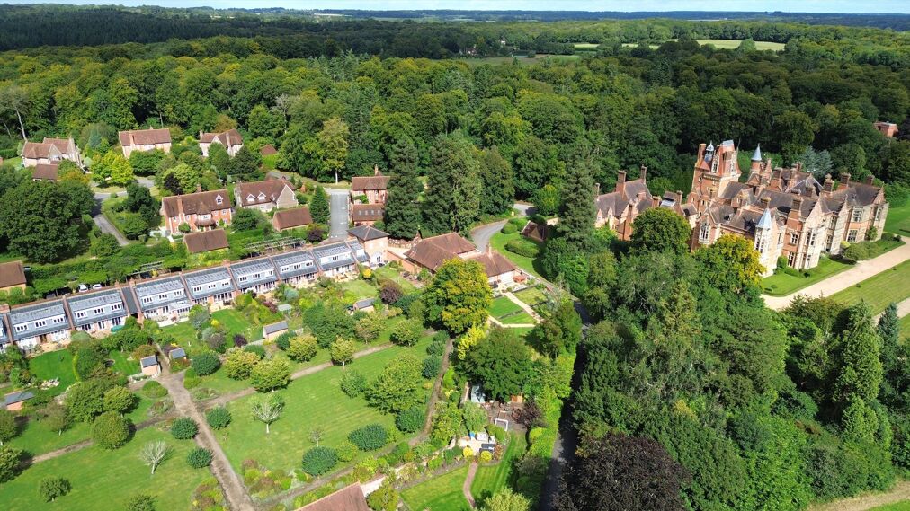 Image of Hawthorne Drive, Kingwood, Henley-on-Thames, Oxfordshire, RG9