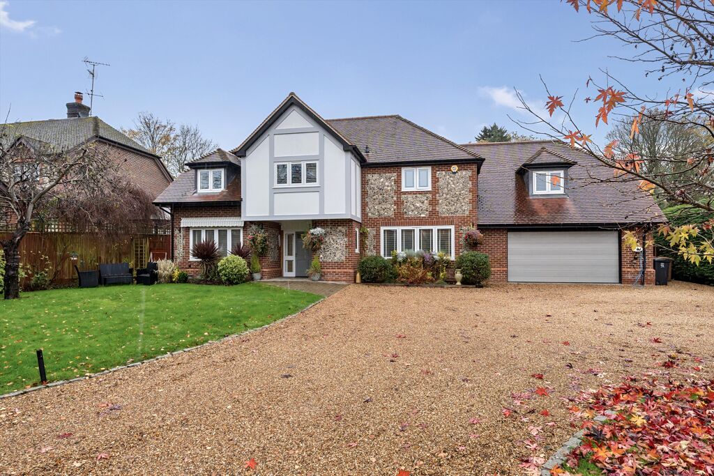 Image of Chiltern Road, Peppard Common, Henley-on-Thames, Oxfordshire, RG9