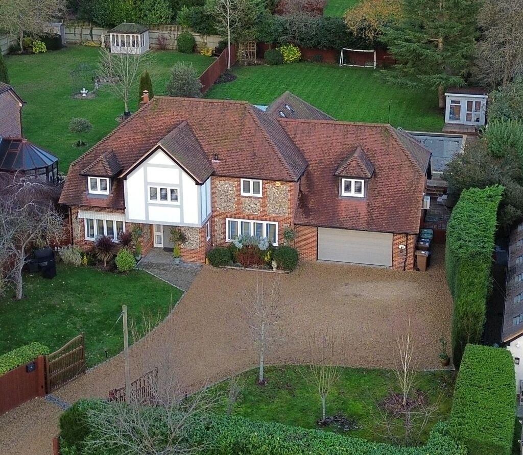 Image of Chiltern Road, Peppard Common, Henley-on-Thames, Oxfordshire, RG9