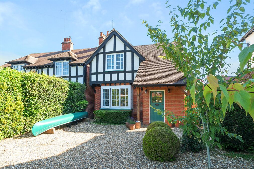 Image of Northfield Avenue, Lower Shiplake, Henley-on-Thames, Oxfordshire, RG9