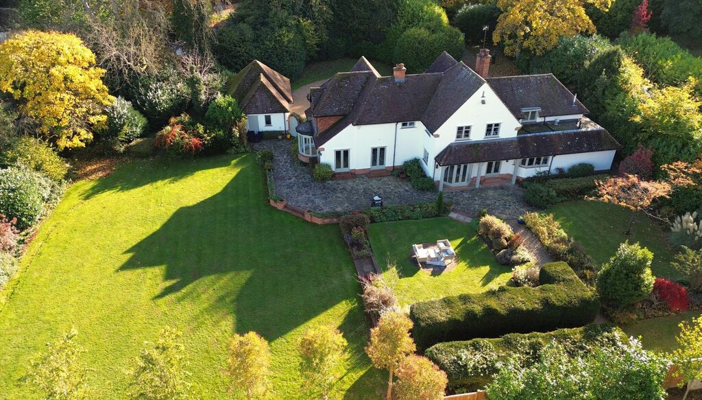 Image of Woodlands Road, Harpsden, Henley-on-Thames, Oxfordshire, RG9