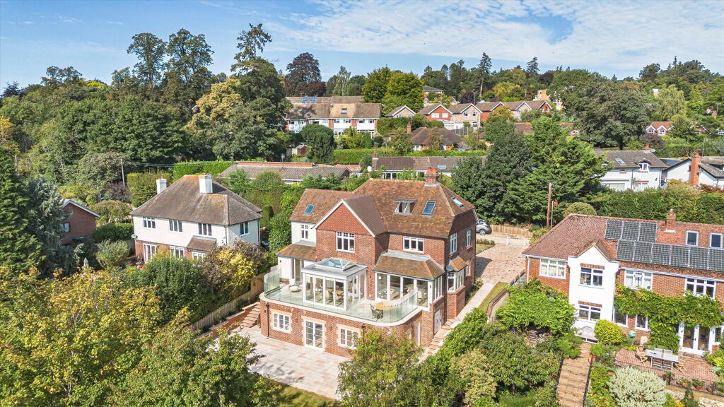Image of Deanfield Avenue, Henley-on-Thames, RG9