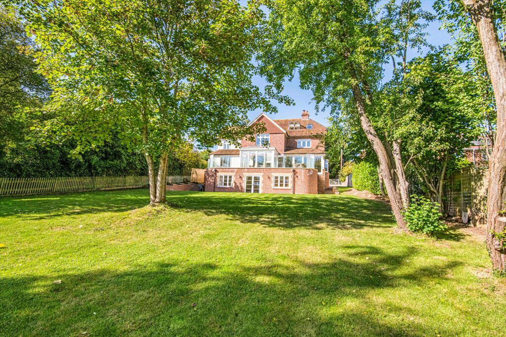 Image of Deanfield Avenue, Henley-on-Thames, RG9