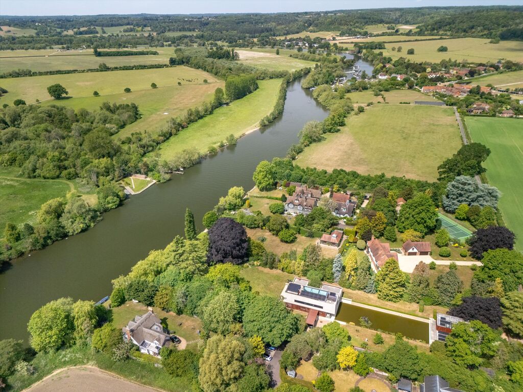 Image of Ferry Lane, Mill End, Henley-On-Thames, Oxfordshire, RG9