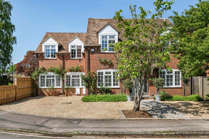Picture of Brocks Way, Shiplake, Henley-on-Thames, Oxfordshire, RG9