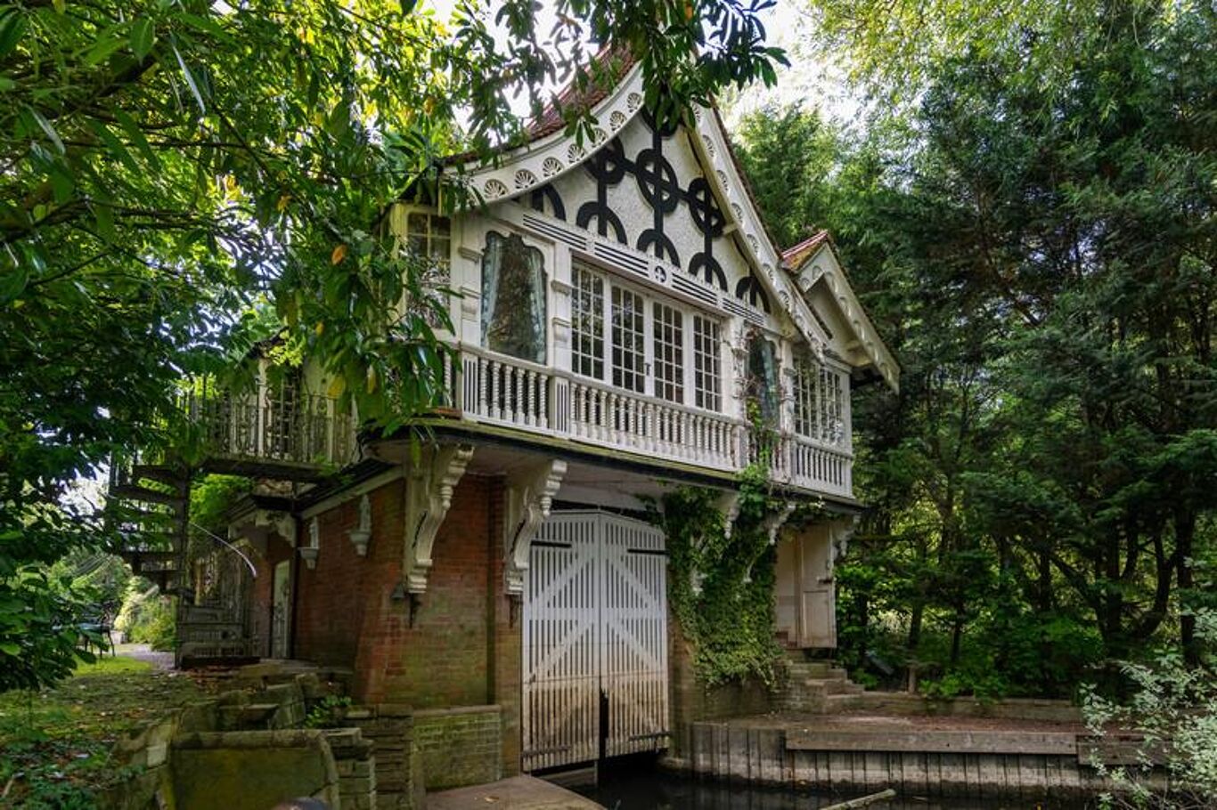 Image of Quarrywood Road, Marlow, Berkshire SL7