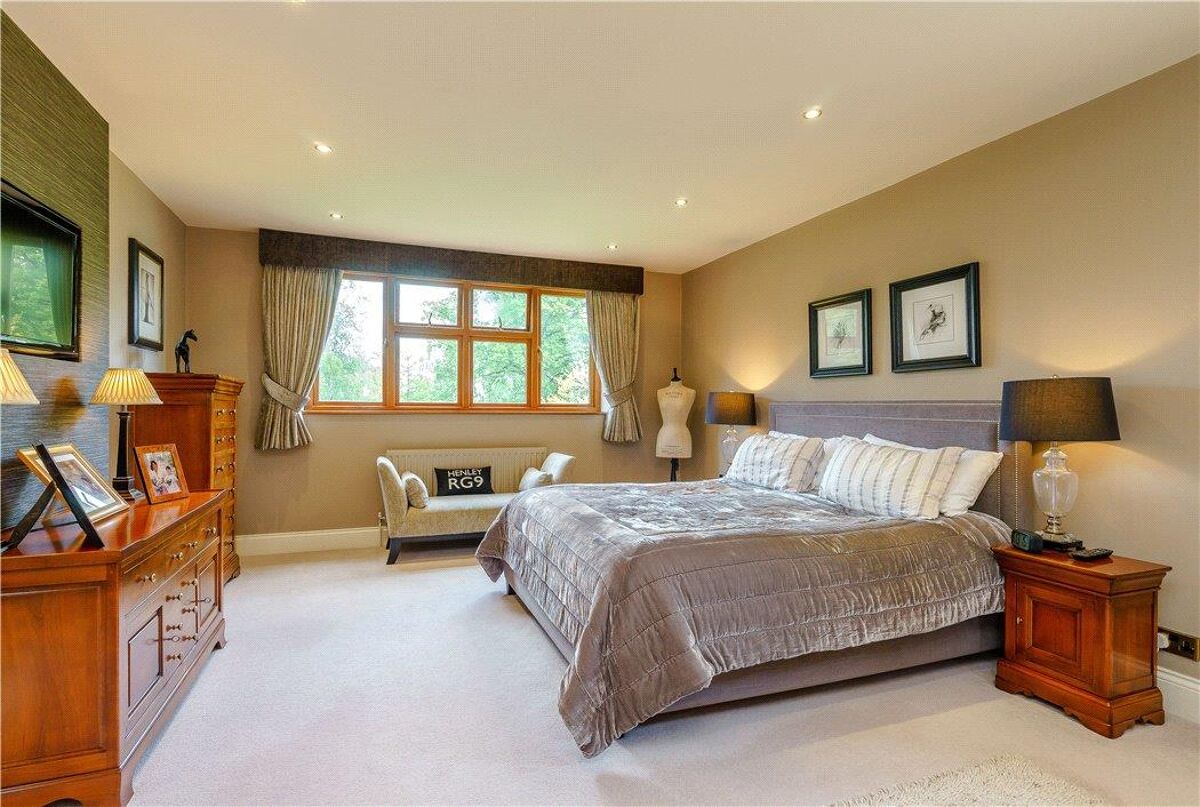 house for sale in Rotherfield Road, HenleyonThames, RG9 HOT070175