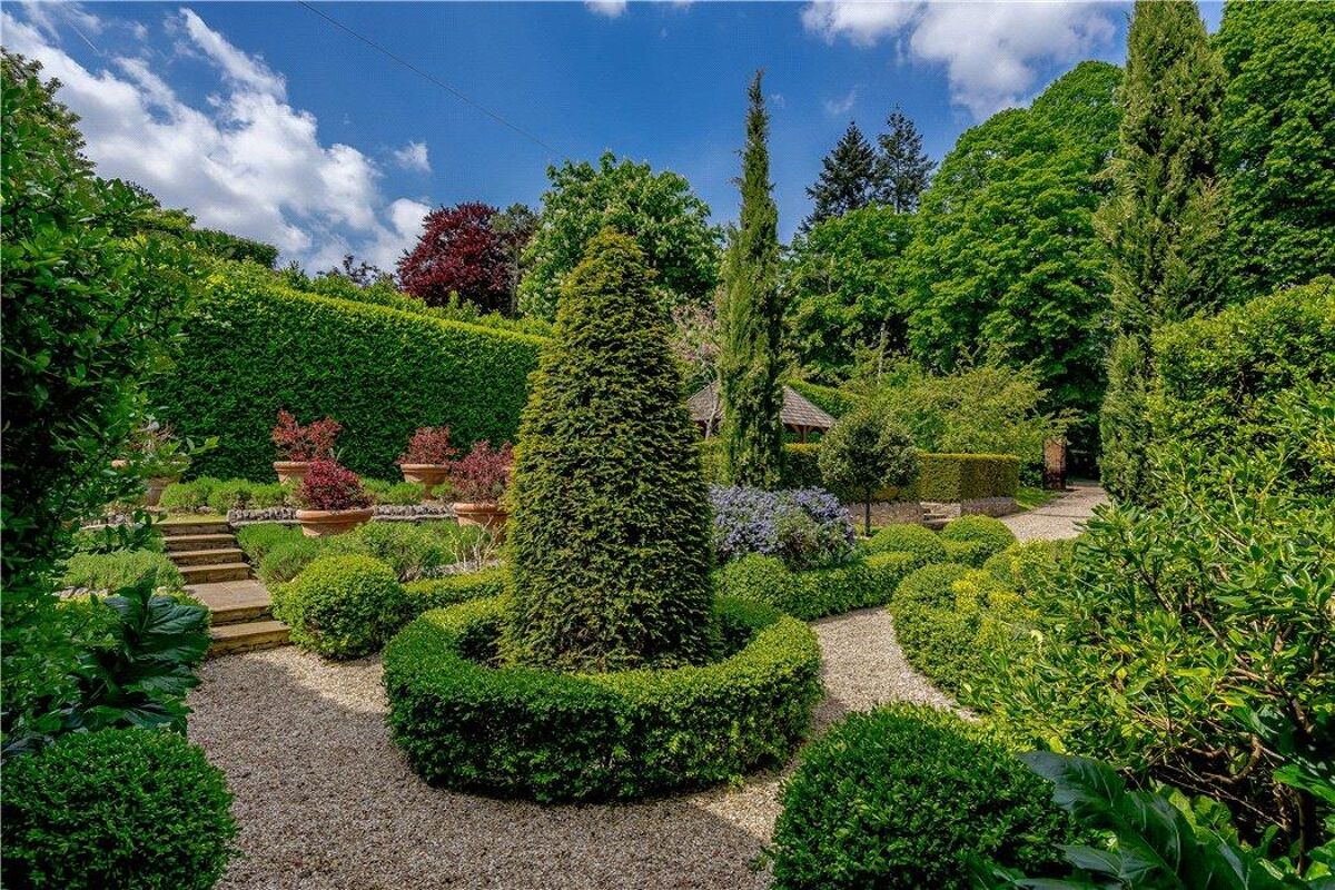 house for sale in Rotherfield Road, HenleyonThames, RG9 HOT070175