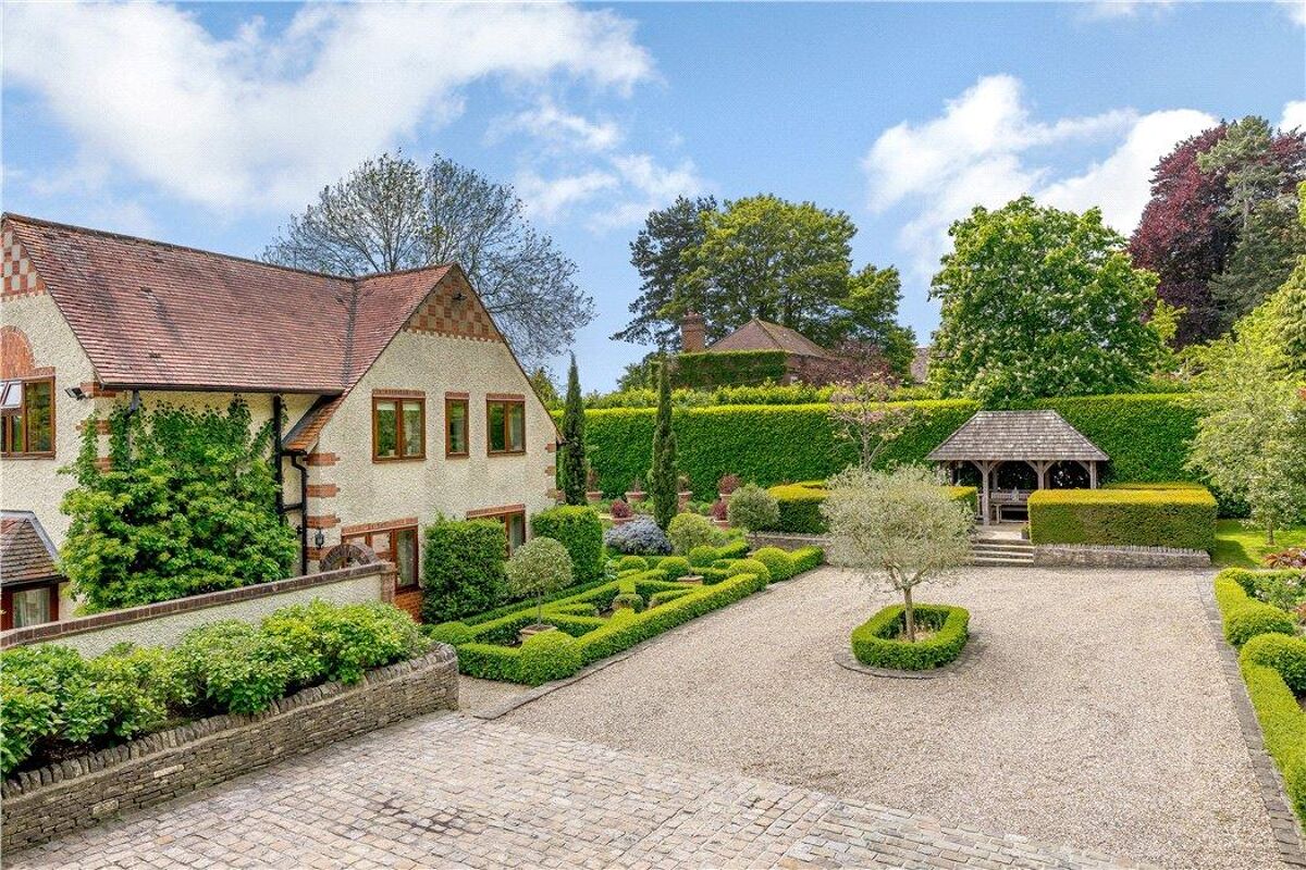 house for sale in Rotherfield Road, HenleyonThames, RG9 HOT070175