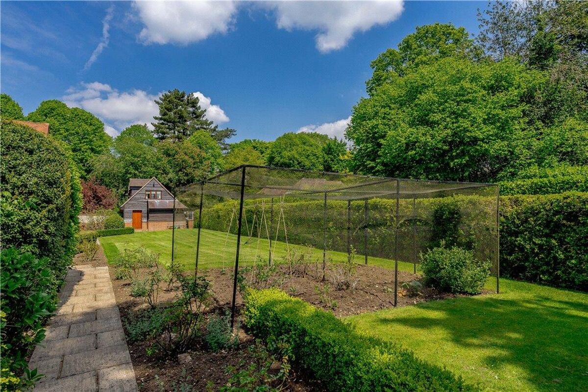 house for sale in Rotherfield Road, HenleyonThames, RG9 HOT070175