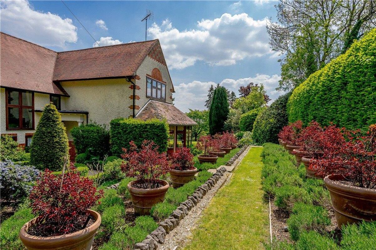 house for sale in Rotherfield Road, HenleyonThames, RG9 HOT070175