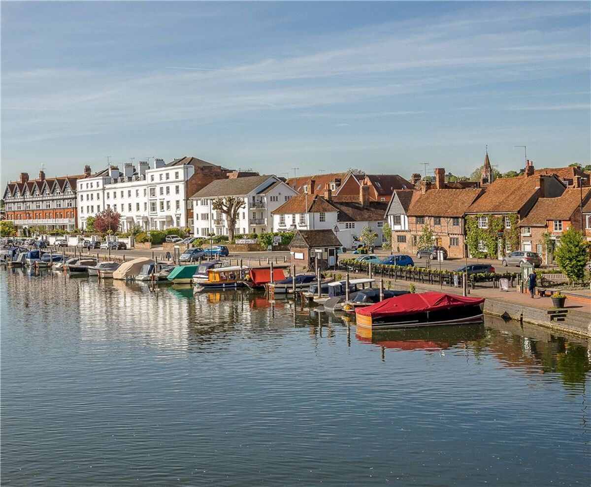 house for sale in Thameside, HenleyonThames, Oxfordshire, RG9