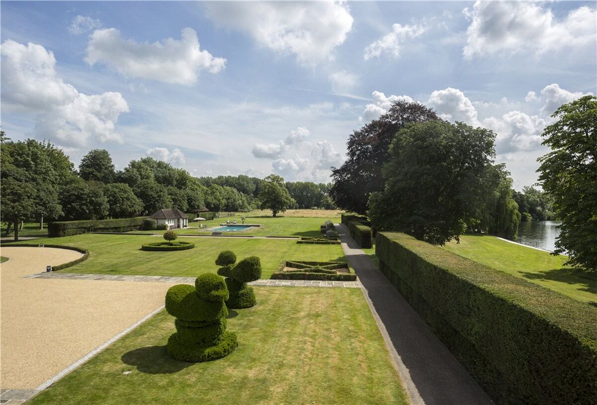 house for sale in Ferry Lane, Medmenham, Marlow, Buckinghamshire, SL7