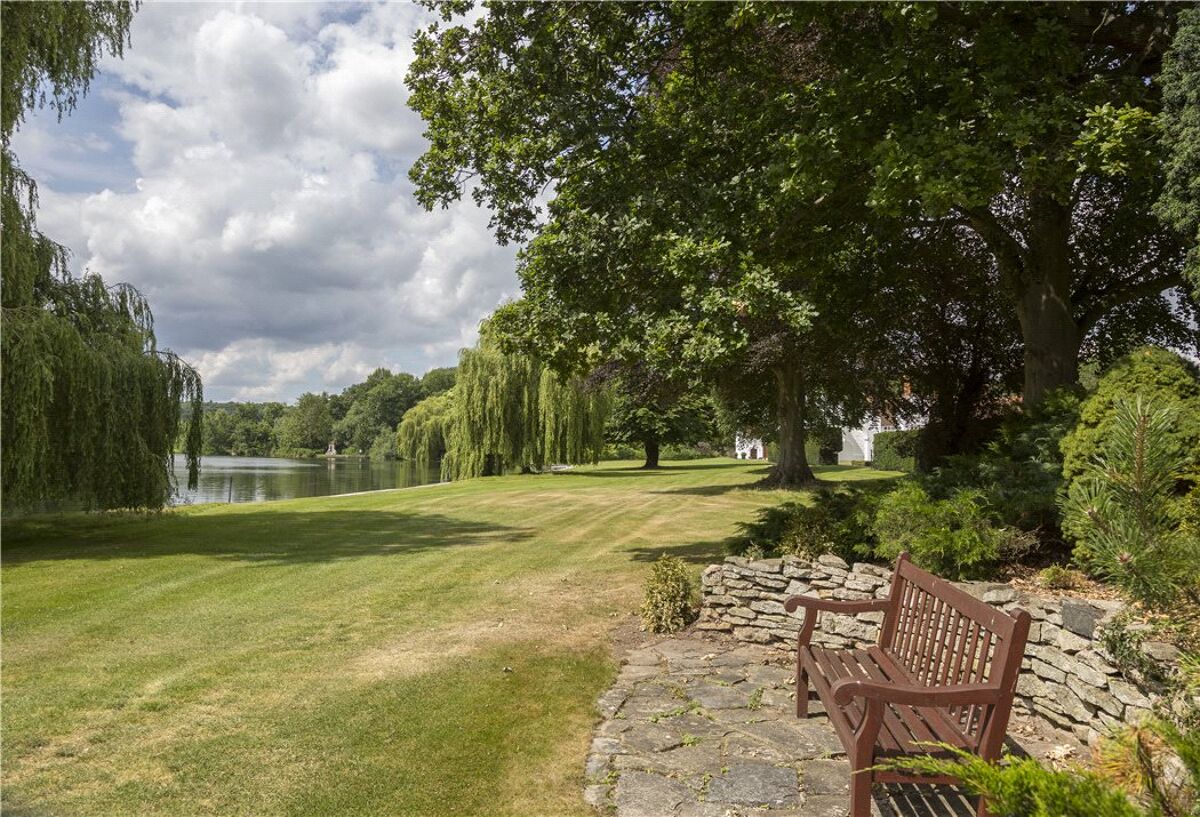 house for sale in Ferry Lane, Medmenham, Marlow, Buckinghamshire, SL7