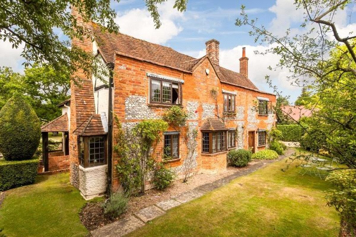 house for sale in Peppard Common, HenleyonThames, Oxfordshire, RG9 HOT150144 Knight Frank house for sale in Peppard Common, HenleyonThames, Oxfordshire, RG9 HOT150144 Knight Frank