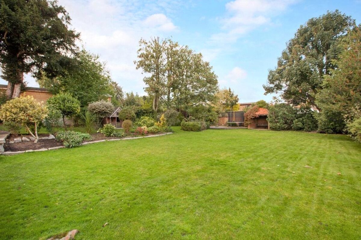 house for sale in Forest Road, Binfield, Bracknell, Berkshire, RG42