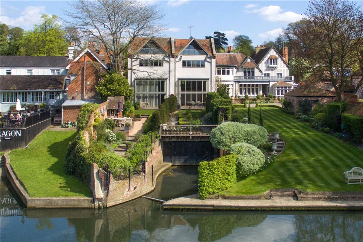 house for sale in High Street, Wargrave, Reading, Berkshire, RG10