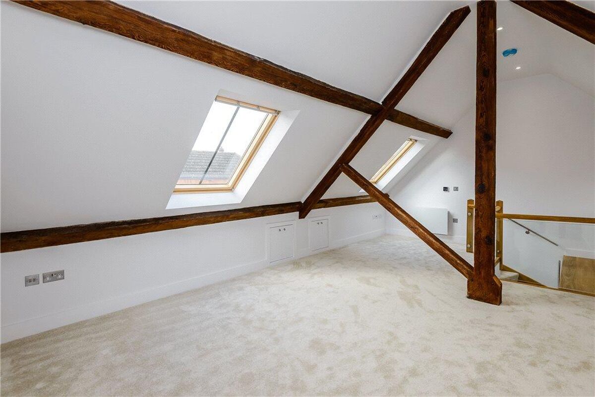 house for sale in The Maltings, Hart Street, HenleyonThames, RG9. HOT170233 Knight Frank