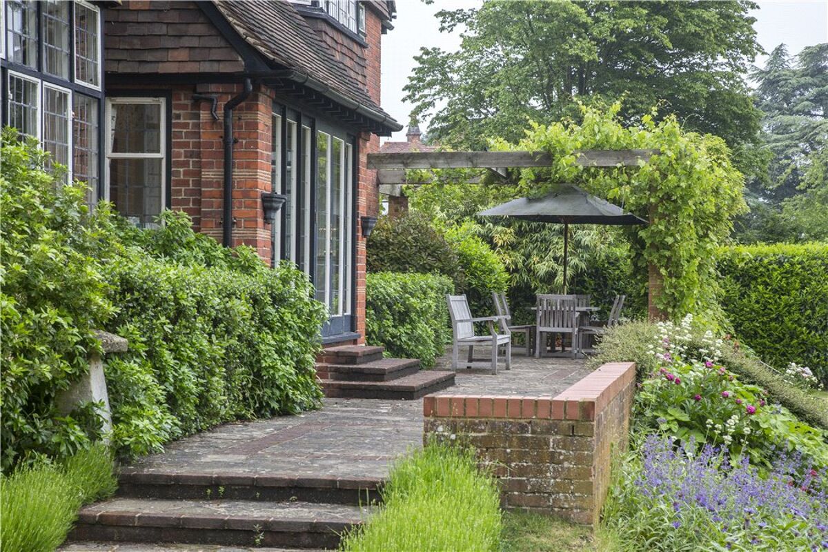 house for sale in Rotherfield Road, HenleyonThames, RG9 HOT180070