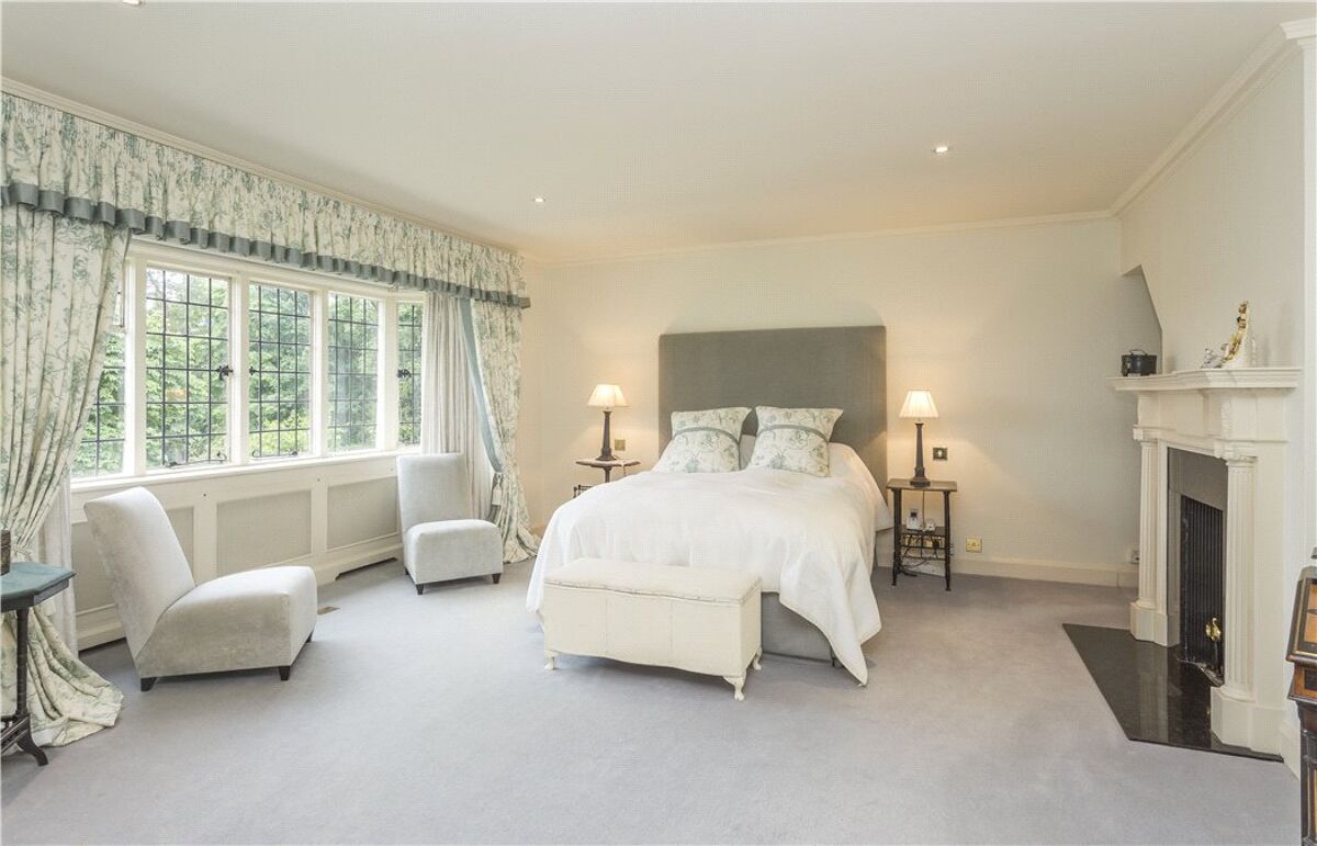 house for sale in Rotherfield Road, HenleyonThames, RG9 HOT180070