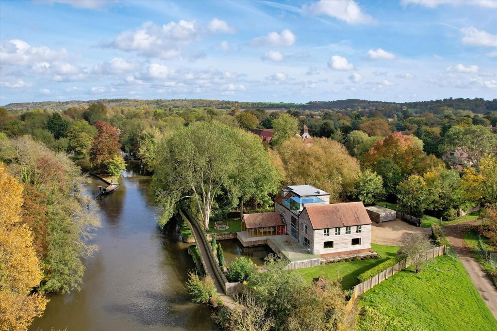 Image of High Street, Hurley, Berkshire, SL6
