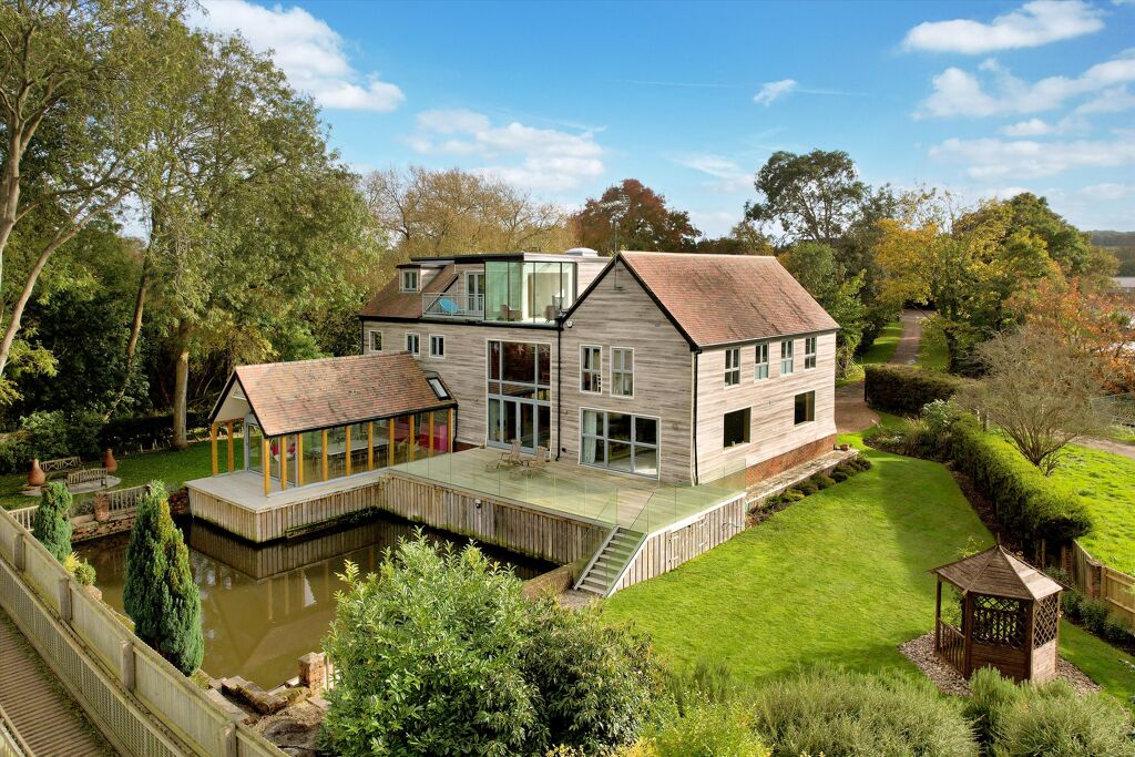 Image of High Street, Hurley, Berkshire, SL6